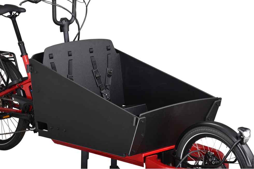 Groot volume   Modulaire toepasbaarheid   Kan worden gebruikt voor het transporteren van kinderen en lading   De FLEXBOX 800 kan worden gebruikt voor het veilige en comfortabele transport van kinderen en lading. Een ZITBANK en een REGENHOES zijn beschikbaar voor modulaire toepassing met de FLEXBOX (zitbank en regenhoes niet inbegrepen). De FLEXBOX 800 kan worden gemonteerd op alle modellen uit de CARGOLINE 800 serie.  08950-580_KETTLALU